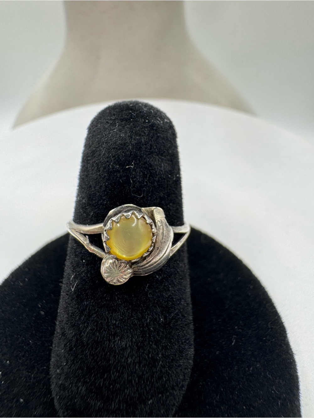Sterling Silver Yellow Cabochon Floral Accent Ring (Size 5)